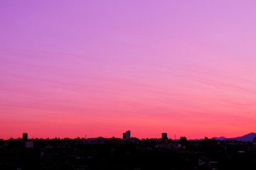 Fototapeta premium 幻想的な空と街並み