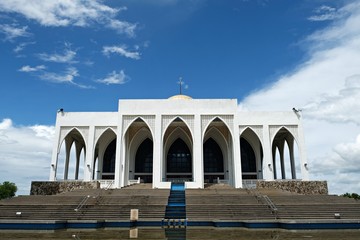 Fototapeta premium The central mosque at Songkhla province,In a day bright sky with white clouds.