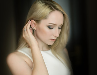 Obraz premium Portrait of a beautiful young woman with blue eyes.