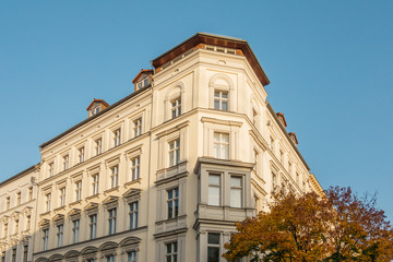 Fototapeta na wymiar residential corner building with autumn tree