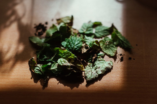 Dry peppermint leaves