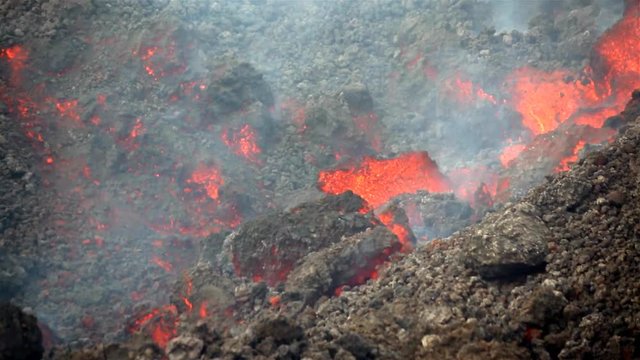 Colata lavica  Eruzione sul Vulcano Etna in Sicilia