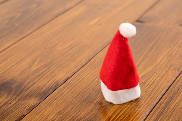 Obraz na płótnie Canvas christmas hat on a wooden background