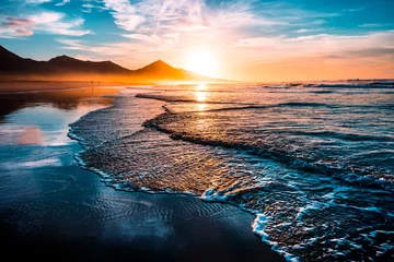 Fotobehang strand zonsondergang © zozzzzo