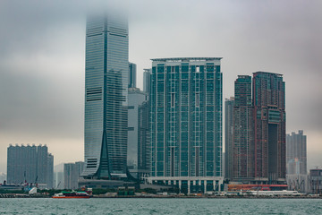 Fototapeta na wymiar Hong Kong in de wolken