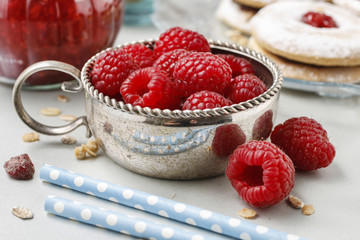 Bowl of raspberries