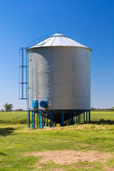 Modern farm grain silos for agriculture.  © AlexPhotoStock