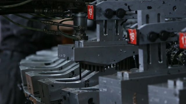 Automated manufacturing of rubber soles