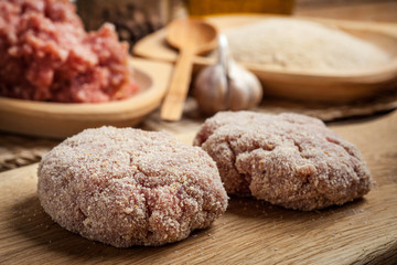 Preparation of ground chopper for frying.