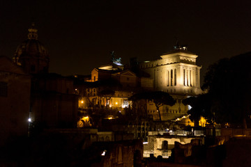 Fototapeta na wymiar Rome at night: Altare della patria 