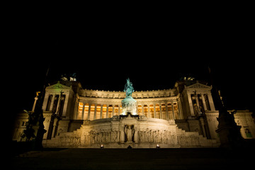 Fototapeta na wymiar Rome at night: Altare della patria 