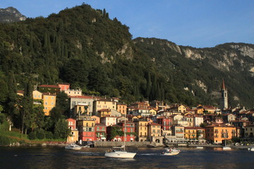 Blick auf das bezaubernde Varenna am Comer See