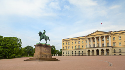 royal palace in the city of oslo