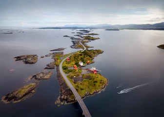 Deurstickers Atlantische weg Storseisundet-brug, Atlantic Ocean Road Noorwegen