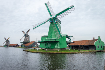 Naklejka premium Traditional dutch windmills in traditional village