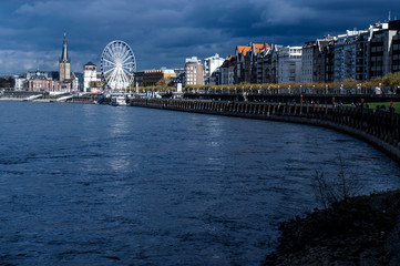 Fototapeta na wymiar Düsseldorf riverside 