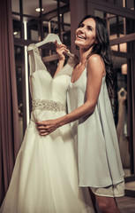 Fototapeta na wymiar Beautiful bride in wedding salon