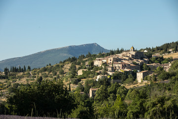 Obraz premium a lavender field with the village of Aurel beyond, the Vaucluse, Provence, France