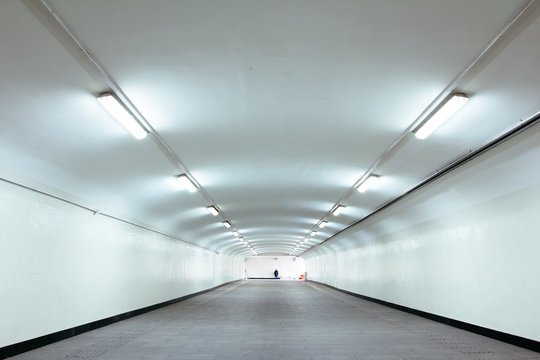 Underground passage of subway station