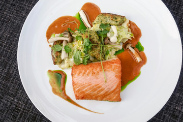 Grilled Salmon with fresh vegetables