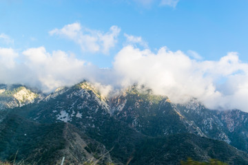 Naklejka premium Chmurniejący Szczyt