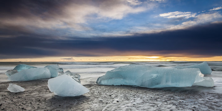 Sunrise on the beach at Jokulsarlon