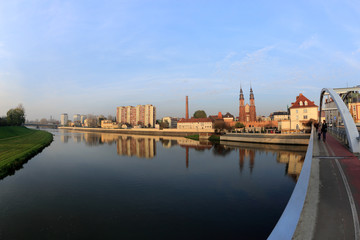 Architektura miasta Opole, widok od mostu i rzeki Odra.
