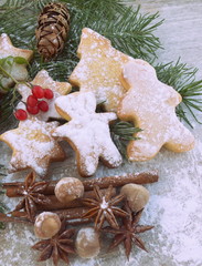 biscuits de noël,épices et sapin,sucre,festivité 