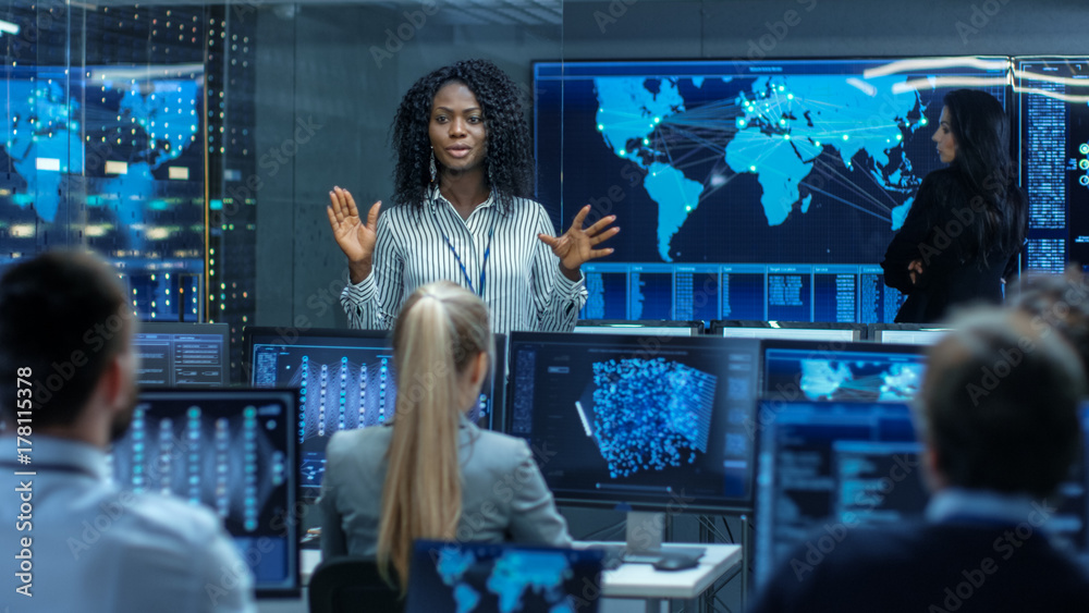 Fototapete Chief Project Engineer Holds Briefing for a Team of Scientists that are Building Machine Learning System. Displays Show Working Model of Neural Network.