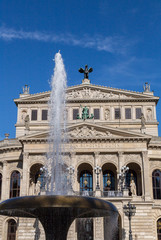 Fototapeta na wymiar Alte Oper mit Brunnen in Frankfurt am Main Hessen Deutschland