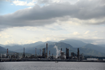 Fototapeta na wymiar Industriehafen von Milazzo, Sizilien
