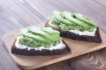 Toasts with cream cheese and guacamole