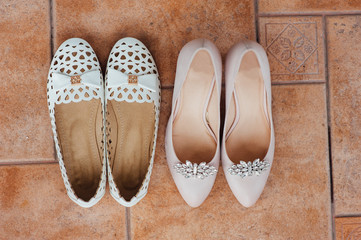 Shoes and legs of the bride on the floor