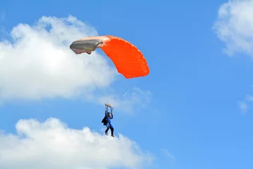 Tuinposter Red Parachute © Mauricio G