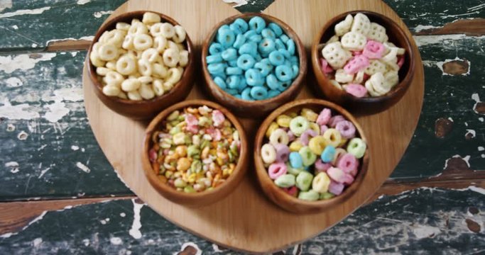Bowls of various breakfast 
