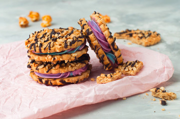 Sandwich biscuits with whipped color cream