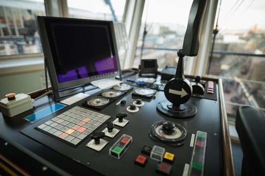 Monitor on control bridge
