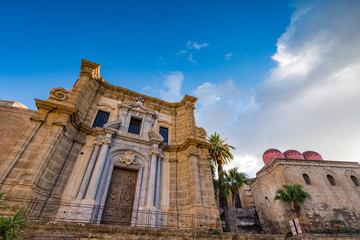 Naklejka premium Le chiese di Santa Maria dell'Ammiraglio e di San Cataldo a piazza Bellini, città di Palermo IT 