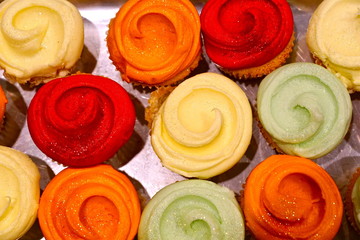sugared, swirly cupcake frosting - 178161765