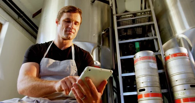 Brewer using digital tablet 