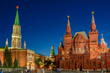 Fototapeta premium The main sights of Moscow - the Kremlin on Red Square and the State Historical Museum of Russia, Moscow, Russia