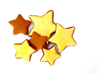 Obraz premium Ginger tasty gingerbread in the form of asterisks, isolated on white background. 