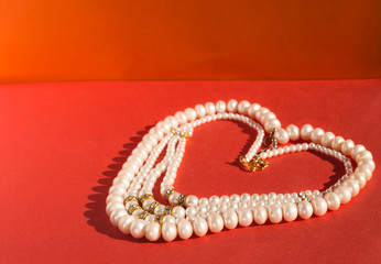 Pearls placed in form of the heat.