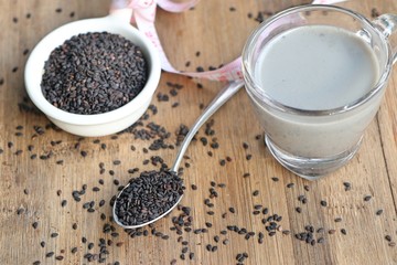 Soybean milk with black sesame