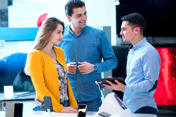 young people buying latest tablet