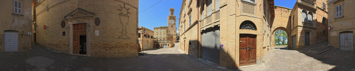 Fototapeta na wymiar Acquaviva Picena, interno del borgo medioevale con torre dell'orologio a 360°