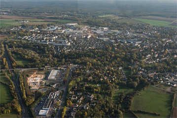 Vue aérienne de la ville de Senlis, lieu chargé d'histoire dans l'Oise en France