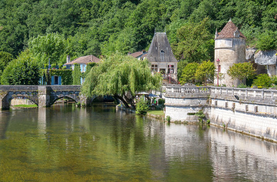 Brantôme. Le pavillon renaissance et le pont coudé. Dordogne. Nouvelle Aquitaine