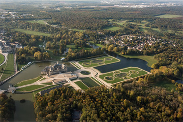 Vue aérienne du château de Chantilly, résidence de Diane de poitiers et de Catherine de Médicis dans l'Oise en France