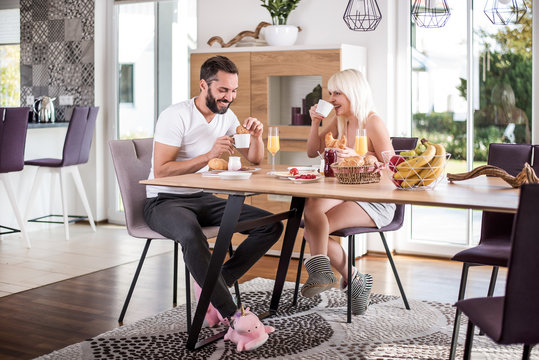 P&auml;rchen beim Fr&uuml;hst&uuml;ck